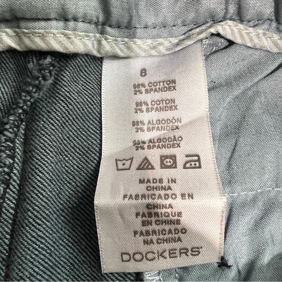 Dockers Women’s Capri Pants Soft Khaki Denim Slimming Size 8 NWT - Picture 4 of 5